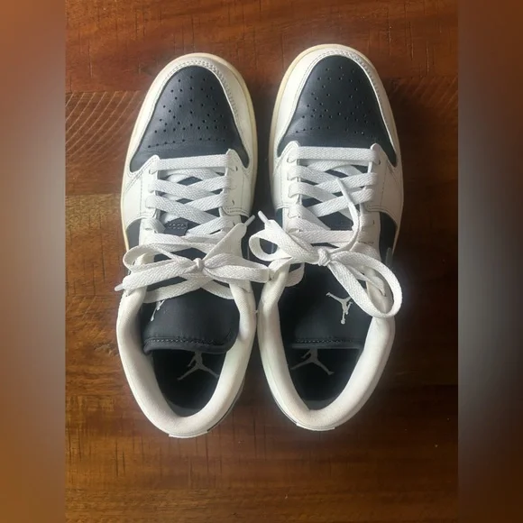 Nike Low Dunks NWOB women’s 9 or men’s 7 - Picture 2 of 6